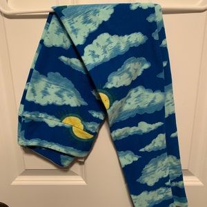 Lularoe OS Cloud Leggings